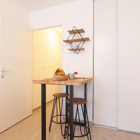 Cosy Studio Face A La Gare Appartement *
